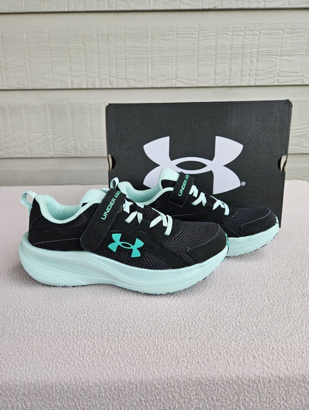 Under Armour UA GPS Assert 11 AC Hook & Loop Sneaker Youth SZ 2Y Black Green